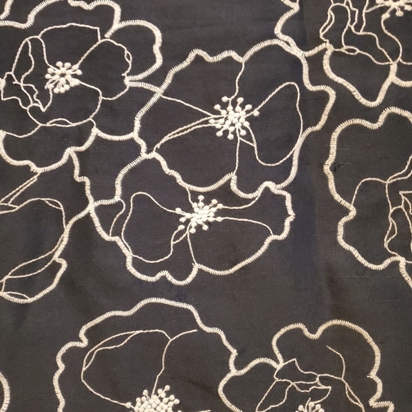 TRIO New York Black Silk Embroidered Skirt Size 6 - Picture 6 of 6